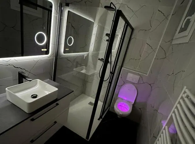 Luxury Monaco ! 7 Mins Walk To Casino Square ! Yacht Show ! F1 ! 15 Sec To Monaco ! *