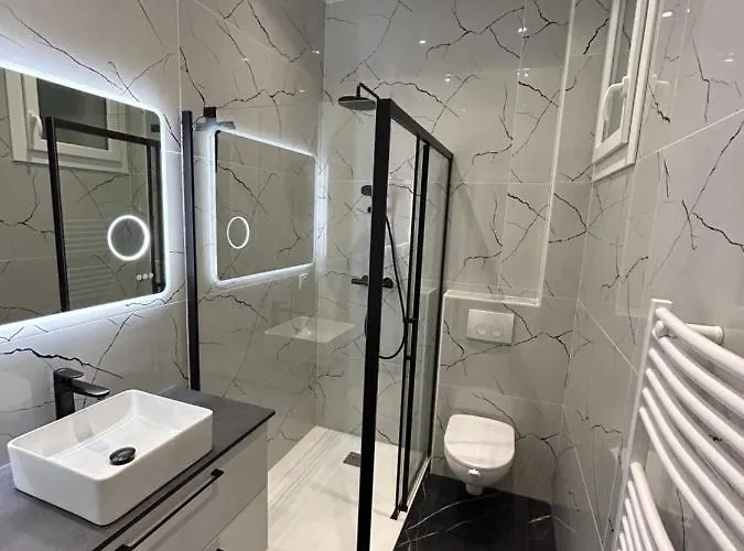 Luxury Monaco ! 7 Mins Walk To Casino Square ! Yacht Show ! F1 ! 15 Sec To Monaco !