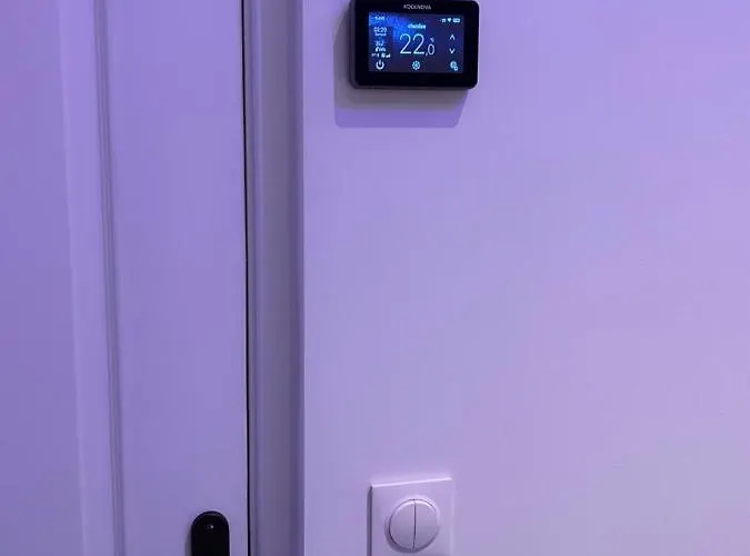 Luxury Monaco ! 7 Mins Walk To Casino Square ! Yacht Show ! F1 ! 15 Sec To Monaco ! *